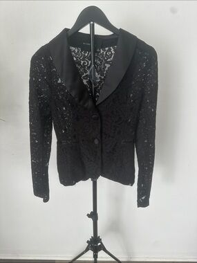 Black Double-breasted
Lace Tuxedo Blazer